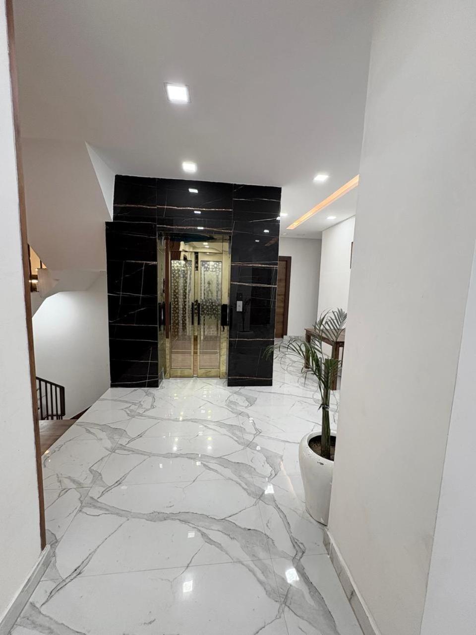 Pacific Inn Eco Central Гургаон Экстерьер фото
