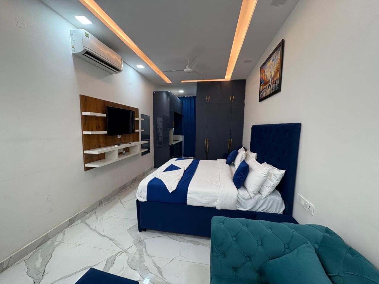 Pacific Inn Eco Central Гургаон Экстерьер фото