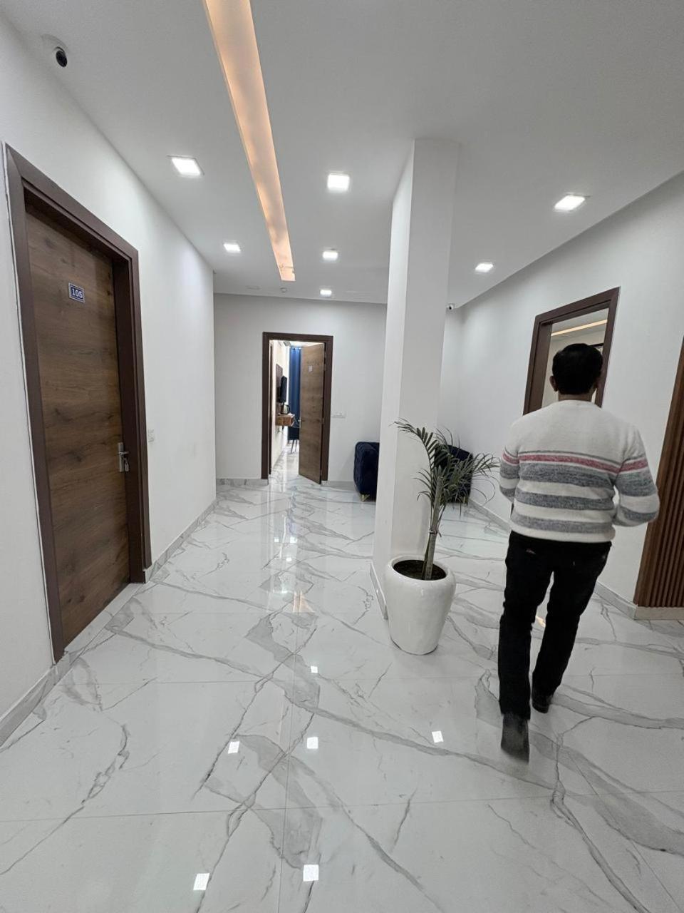 Pacific Inn Eco Central Гургаон Экстерьер фото