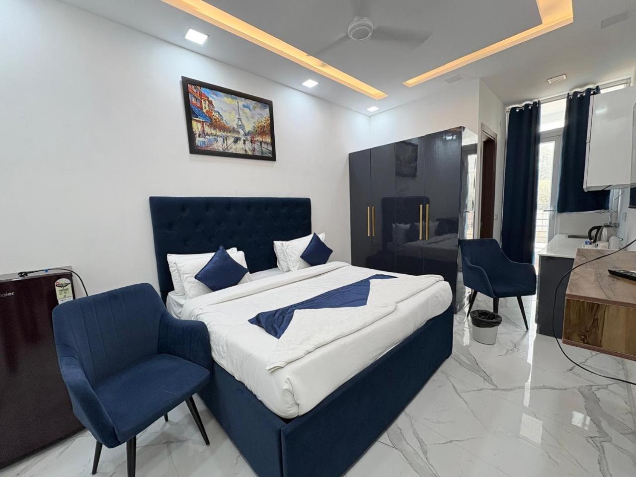 Pacific Inn Eco Central Гургаон Экстерьер фото