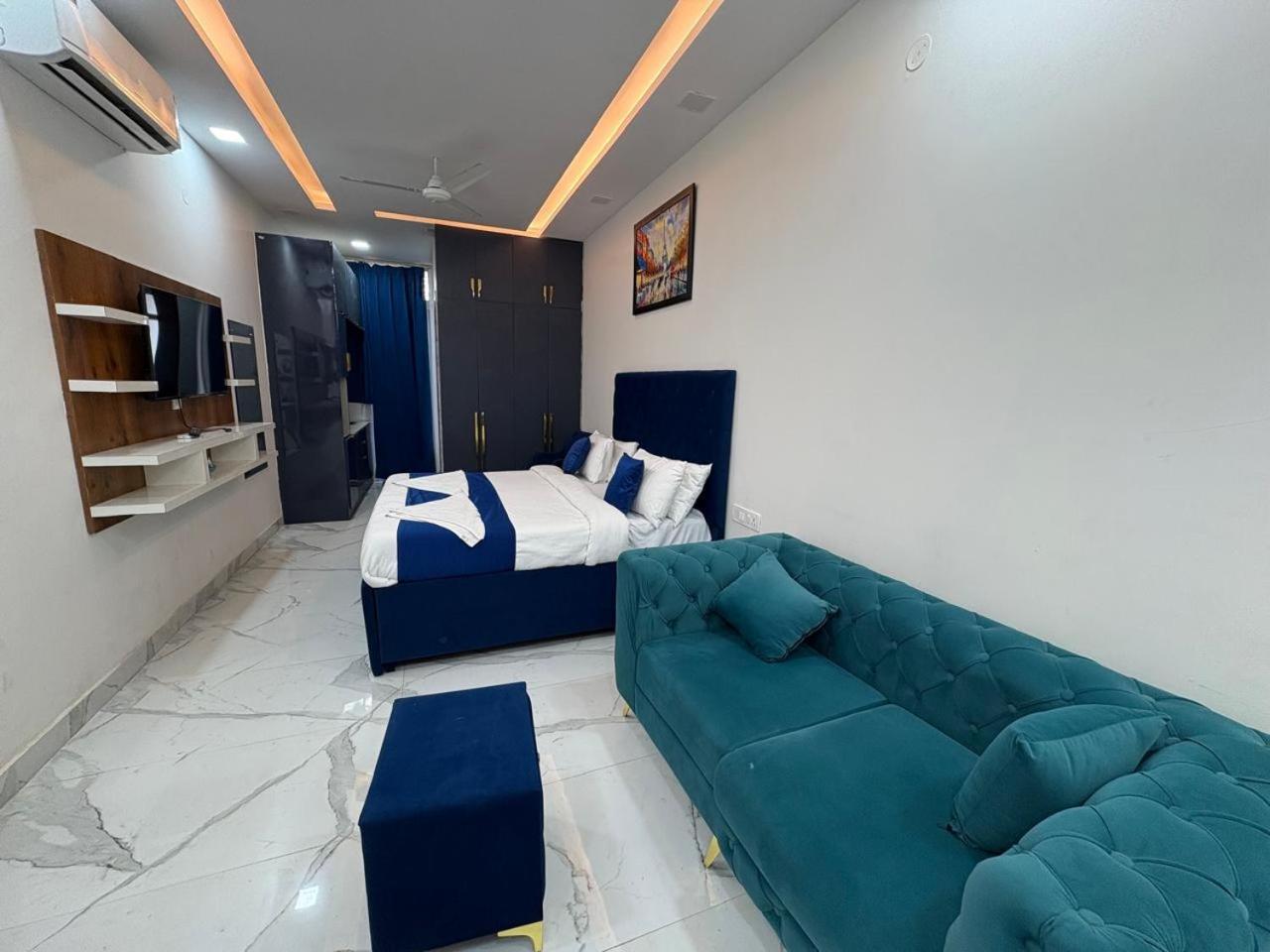 Pacific Inn Eco Central Гургаон Экстерьер фото
